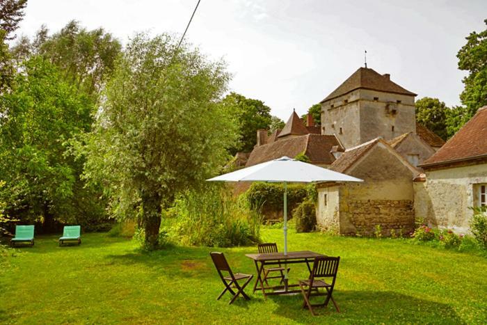 Chateau De Vesset Acomodação com café da manhã Tréteau Exterior foto