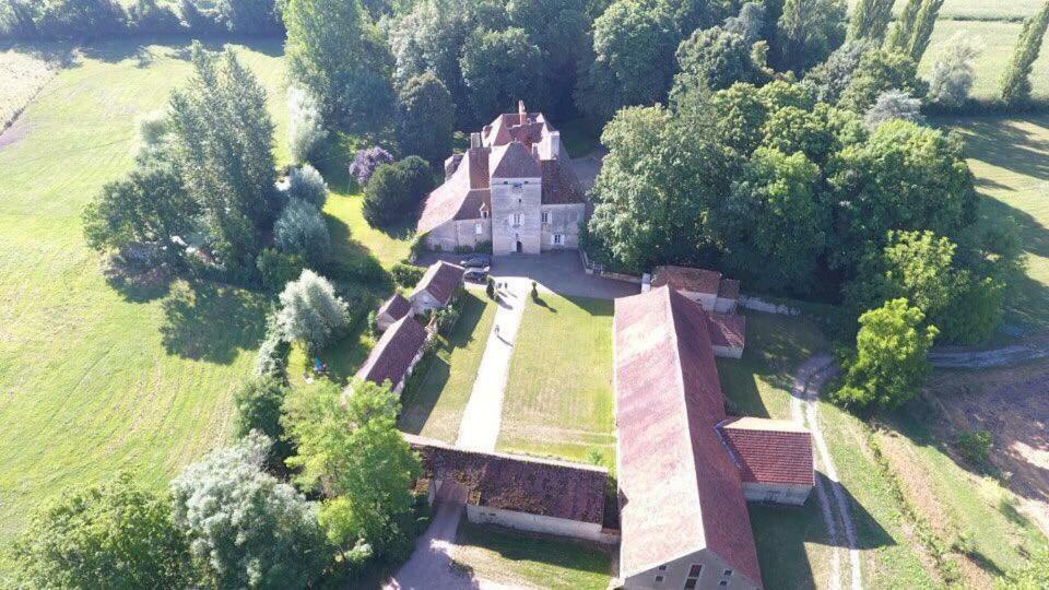 Chateau De Vesset Acomodação com café da manhã Tréteau Exterior foto